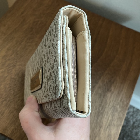 Marc New York EUC Logo Full-Size Wallet, Tan & Gold, Card & Coin Holder - Picture 11 of 13